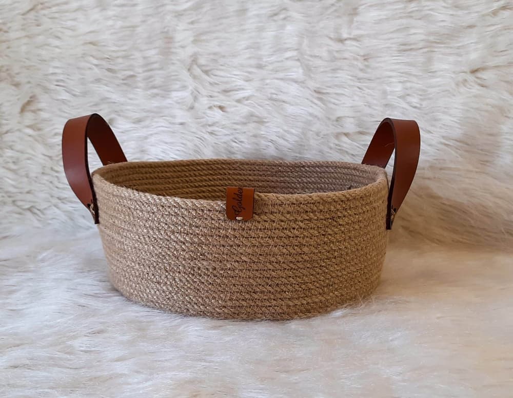 Jute basket with leather handle 