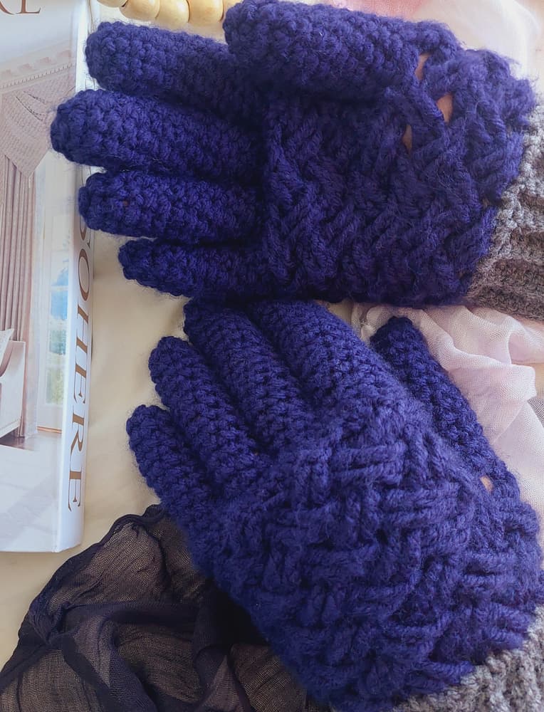Basket weave crochet gloves with fingers 