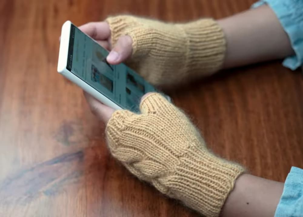 Cables fingerless gloves 