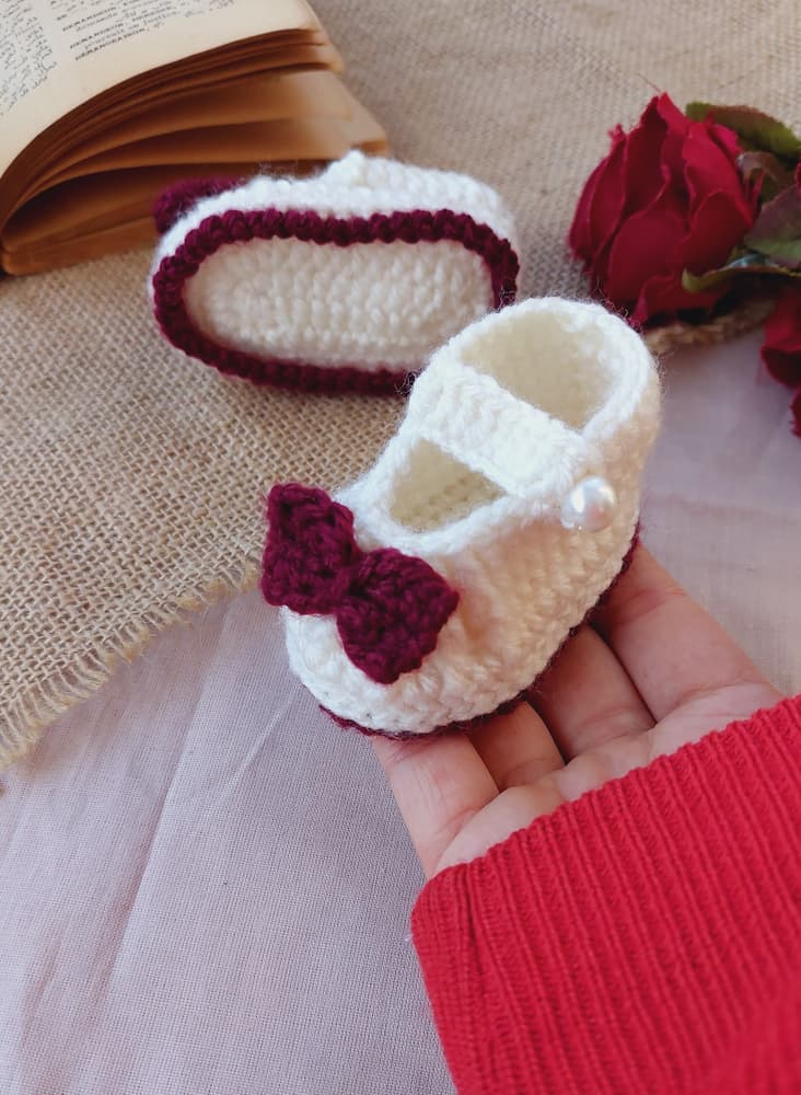 Ribbon baby crochet socks 
