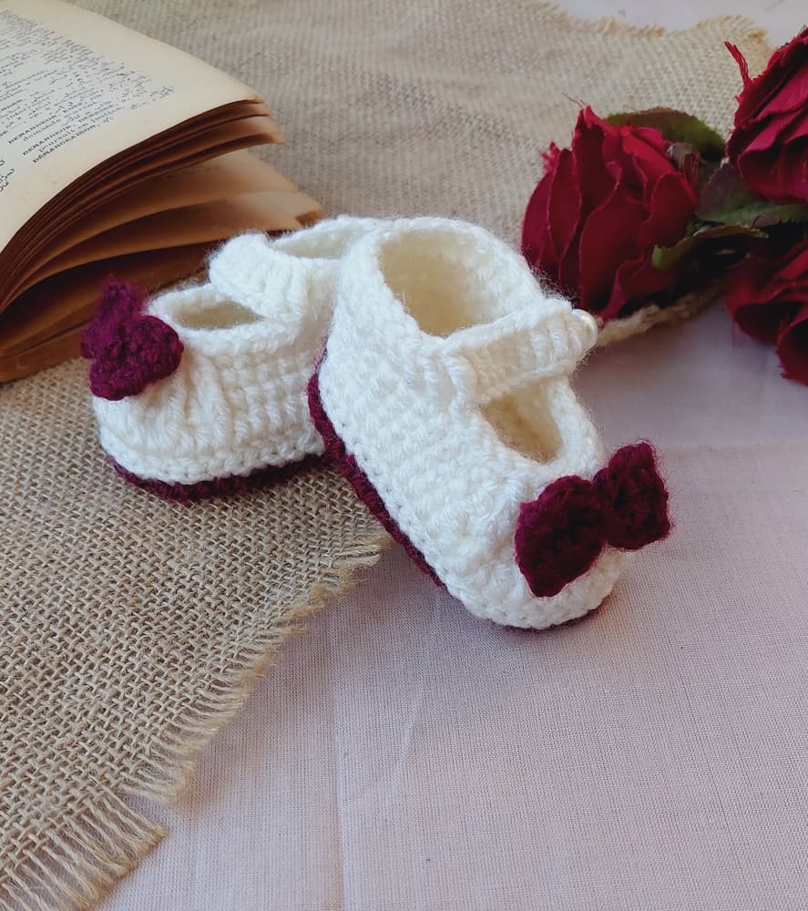 Ribbon baby crochet socks 