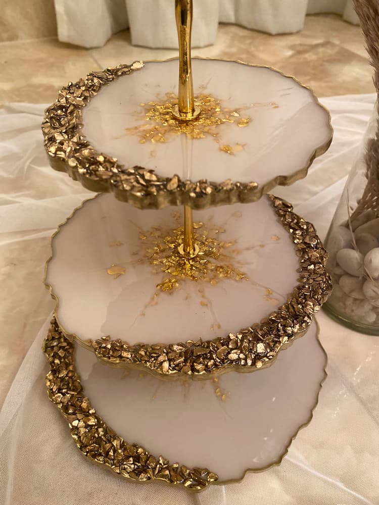 Resin Handmade 3-tier Cake Carrier with Stones