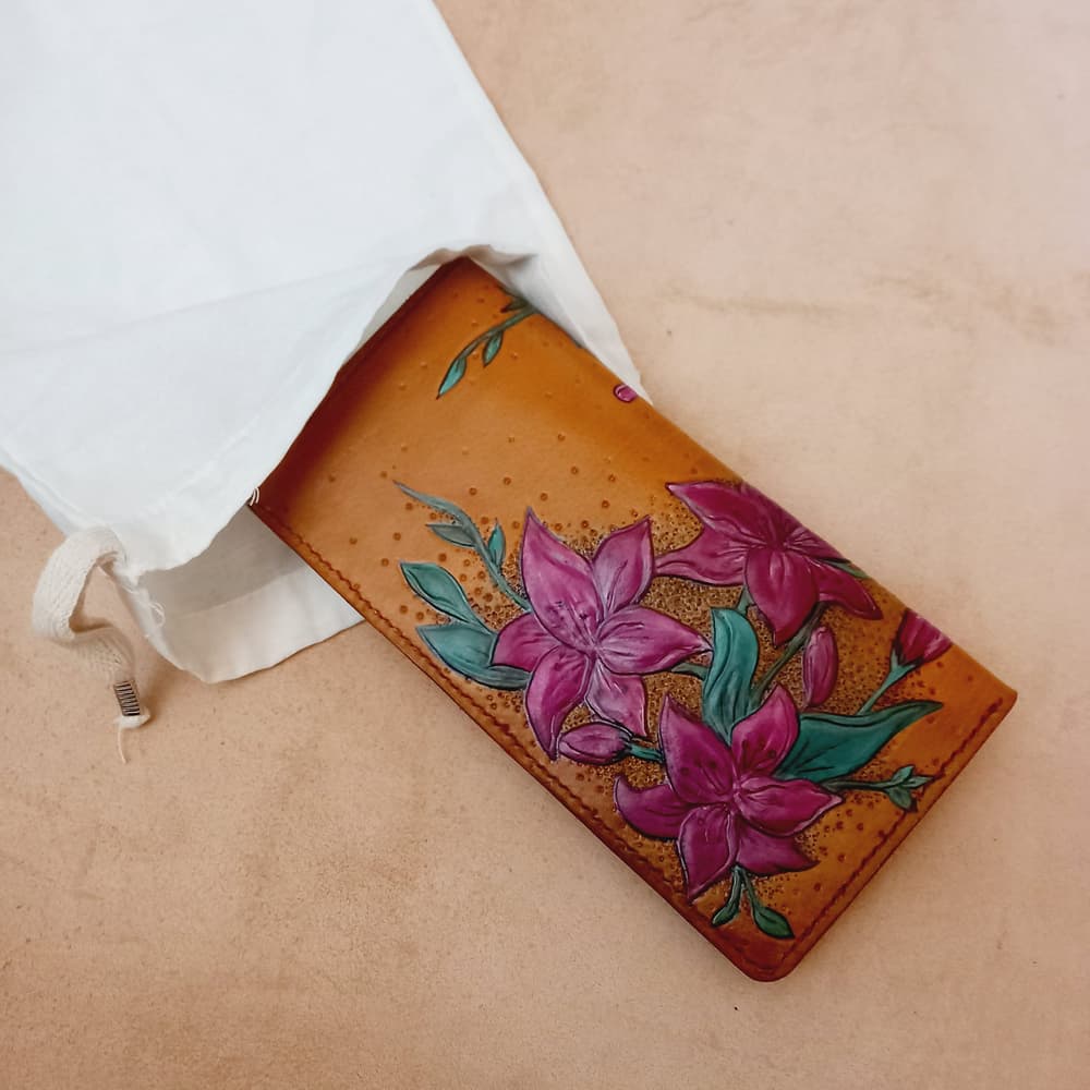 Genuine Leather women wallet with Carving and painting code4